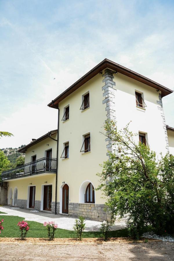 Villa Torbole 토르볼레 외부 사진