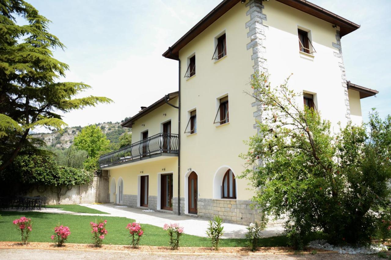 Villa Torbole 토르볼레 외부 사진
